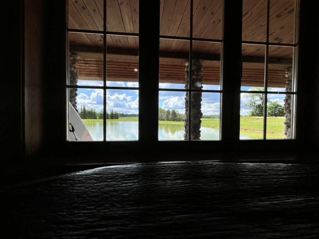 Milžinai Retreat pirties namelis prie tvenkinio